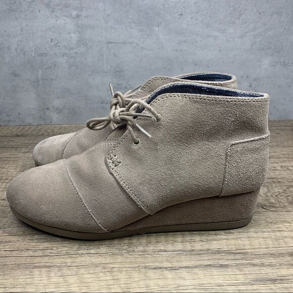 TOMS~Desert Wedge~Taupe~Suede Ankle Booties~Youth~ Size 6~Lace Up - Picture 1 of 9